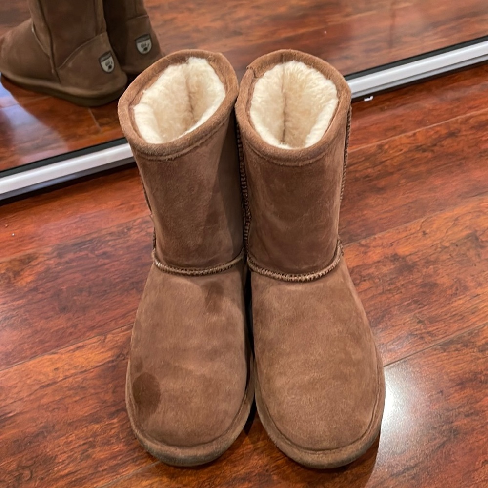 Bear paw boots. Kids size 4. Has 2 spots that might come out on right boot.